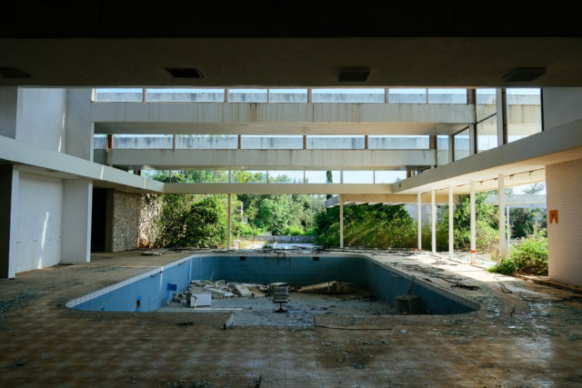 Indoor swimming pool. Author: Nate Robert | yomadic.com