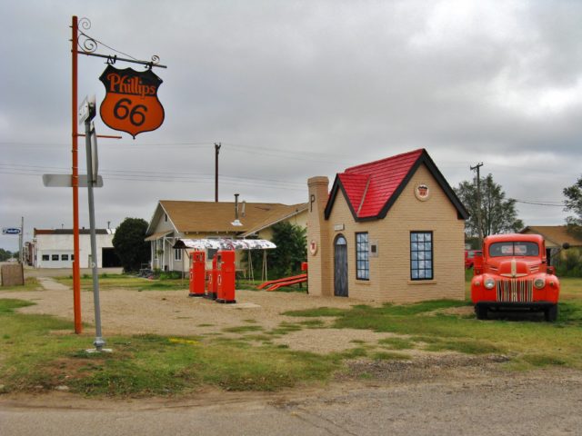 Phillips 66 station. Author: John Schrantz | Flickr @mytravelphotos