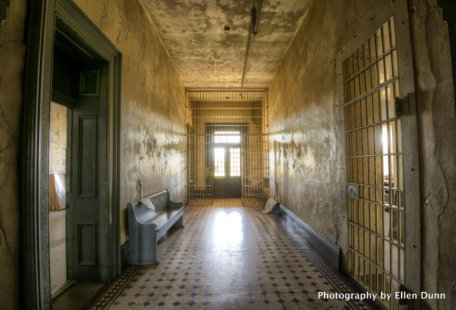 Hallway. Author: Ellen Dunn Photography – Flickr @ellendunn