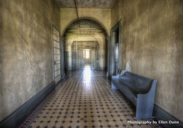 Hallway. Author: Ellen Dunn Photography – Flickr @ellendunn