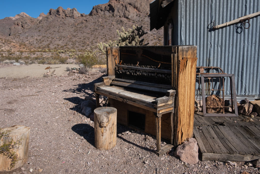 a rusted piano sits outside