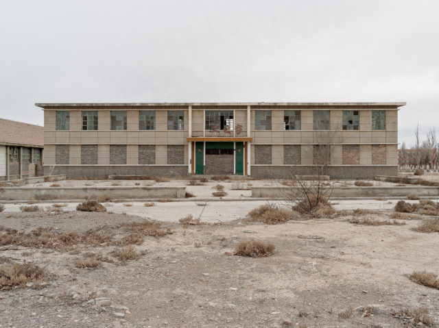 A building that contained the post office and other amenities. Author: Li Yang – liyangphoto.com