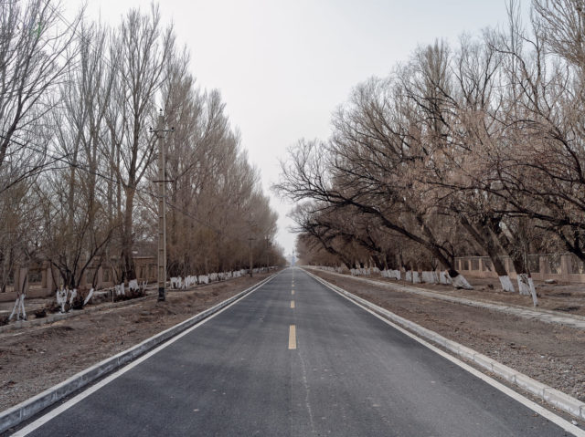 A picture of the main road. Li Yang stands at one end and the city boundaries are at the other end, illustrating just how small 404 was. Author: Li Yang – liyangphoto.com