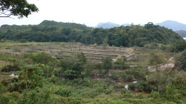 Abandoned Salt Farm in Yim Tin Tsai. Author: Isaac Wong, CC BY-SA 3.0