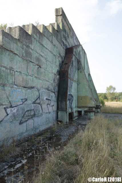 Hangar door. By CarloR – sightraider.com