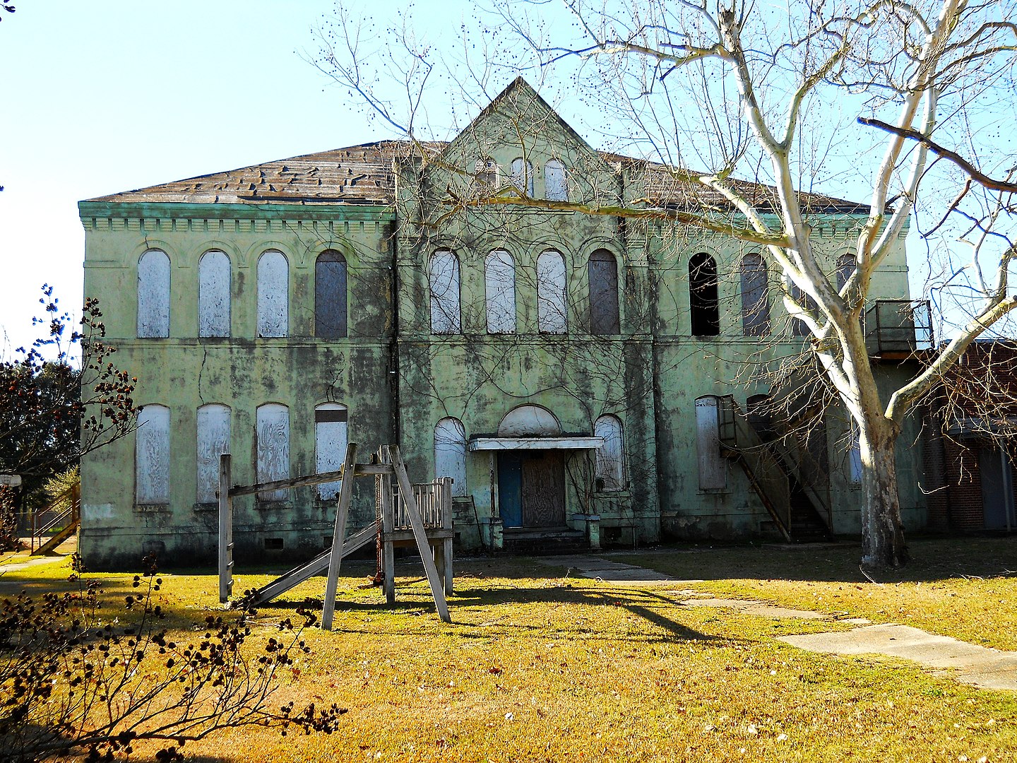 North facade of Eaton School. By Woodlot – CC BY-SA 3.0