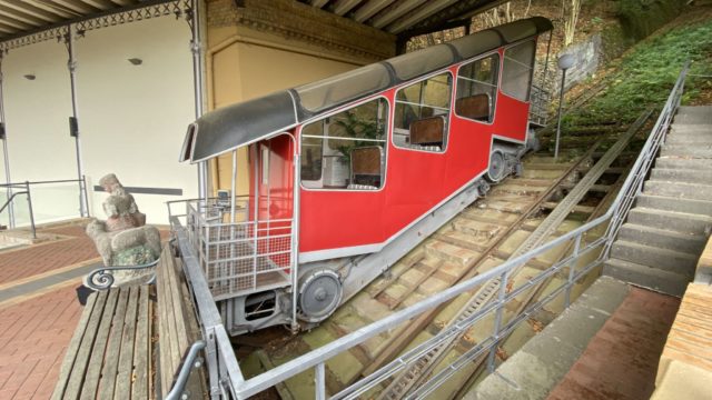 The car in the valley station, after renovation. By Thomas Schneider, schneidi.com