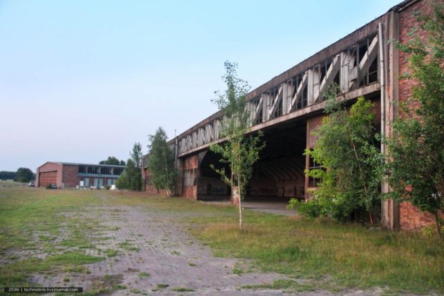 Abandoned aircraft hangar. By Alex Technolirik – LiveJournal @technolirik