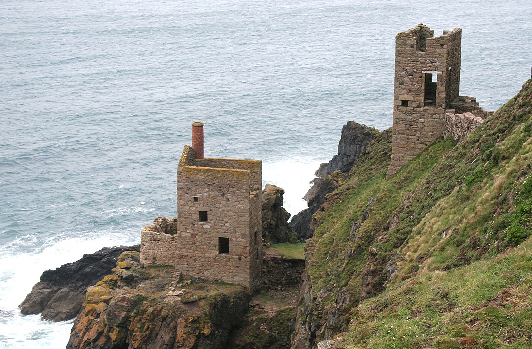 Crowns Engine houses, Botallack. By Kevin Walsh, CC BY 2.0