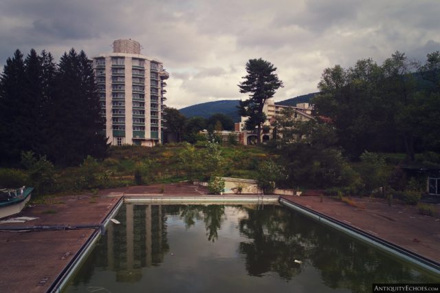 Algae-green pool with Nevele Tower and trees in the background