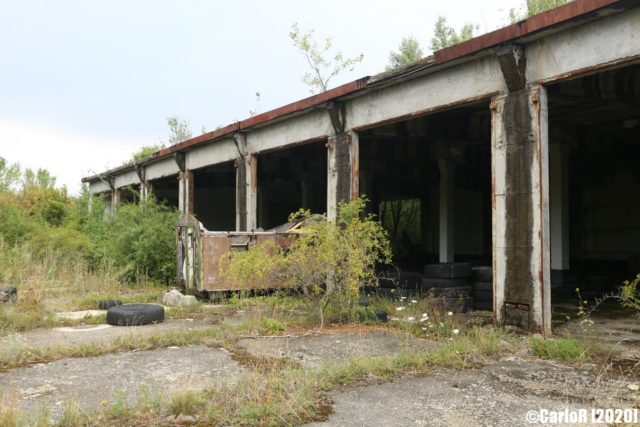 Vehicle garage-like building