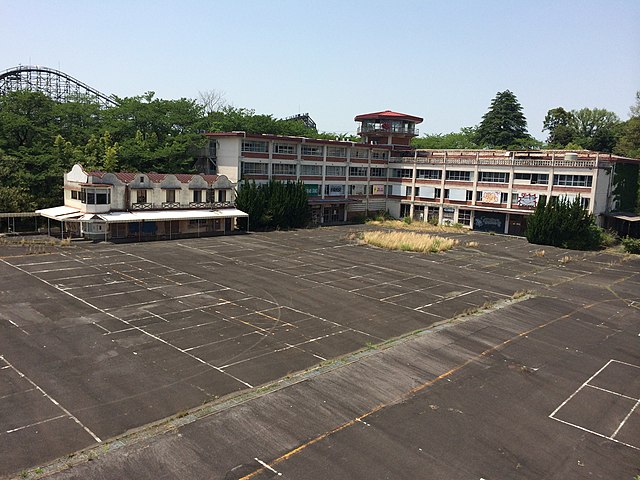 Aerial view of the Nara Dreamland parking lot and a large building