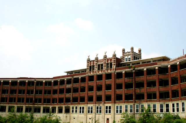 Exterior of Waverly Hills Sanatorium