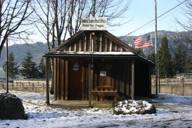 Exterior of the Bridal Veil post office