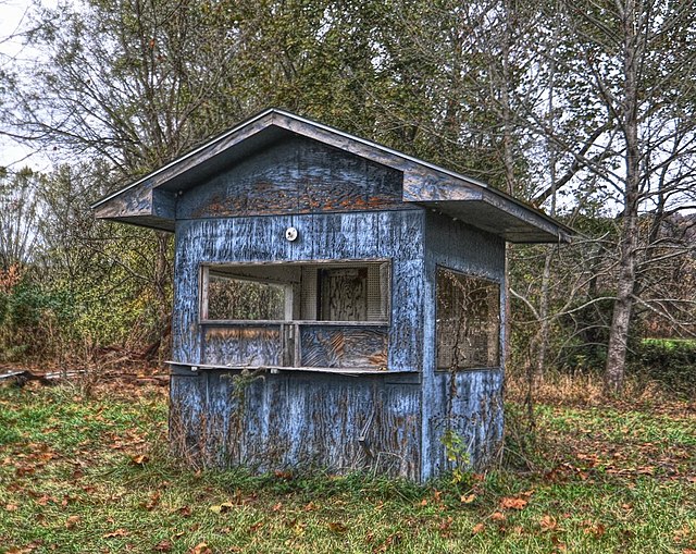 Faded blue building at Lake Shawnee Amusement Park