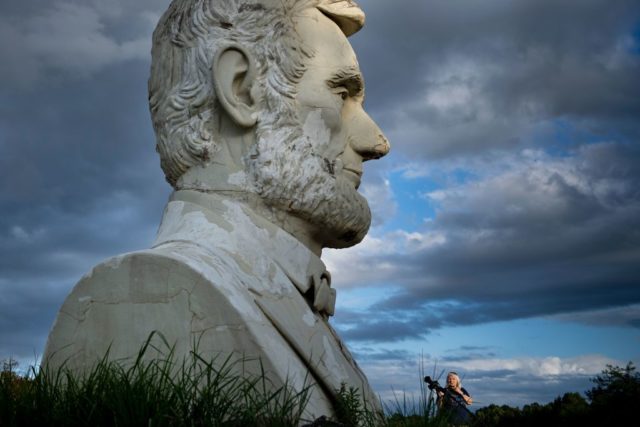 Side view of the bust of Abraham Lincoln