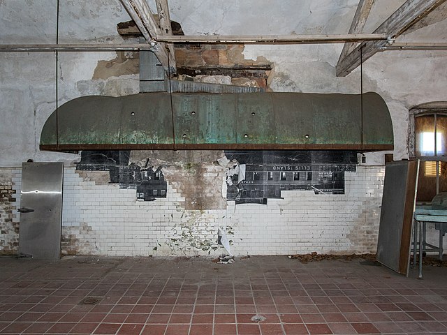 Kitchen overhang in a rotting room