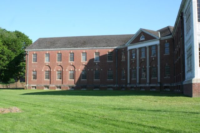 Exterior of Fairfield Hospital 