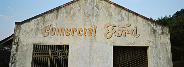 Exterior of a factory with the words "Comercial Ford" on the front