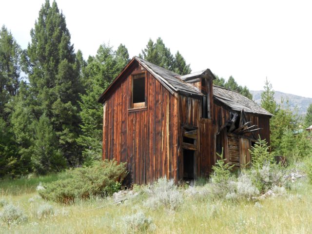 Abandoned building in Elkhorn 