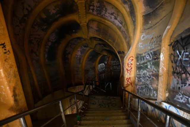 Staircase in the interior of the Hồ Thuỷ Tiên aquarium