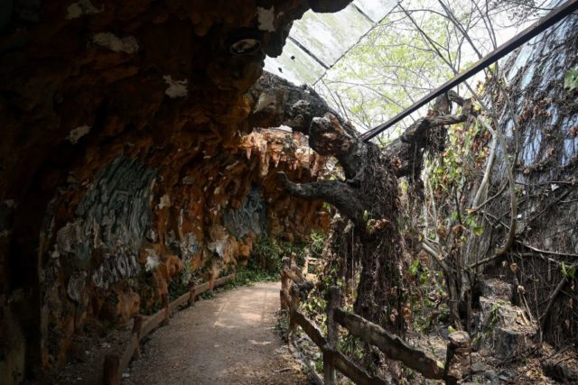 Derelict interior of the Hồ Thuỷ Tiên aquarium