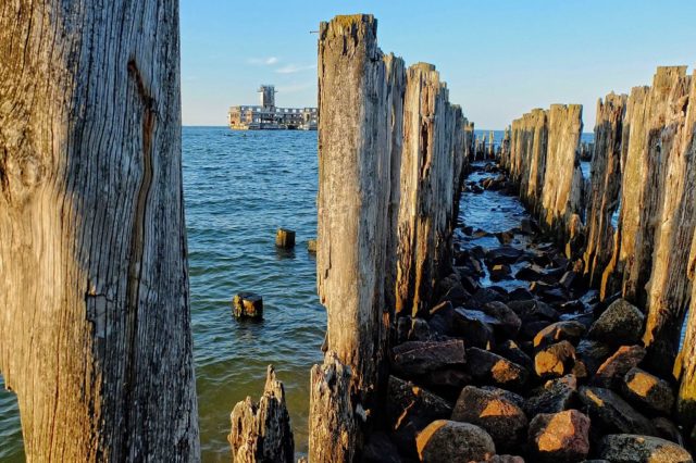 Remains of the pier leading to Torpedownia