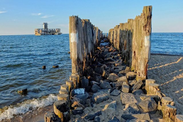 Remnants of the pier, with Torpedownia in the distance