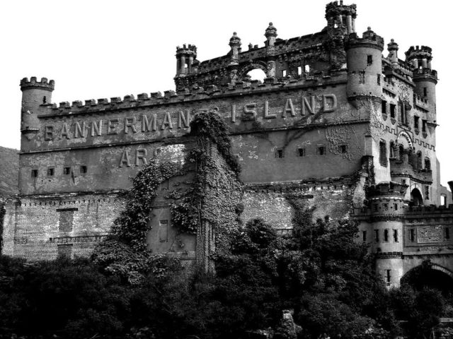 The walls of Bannerman's Castle crumbling