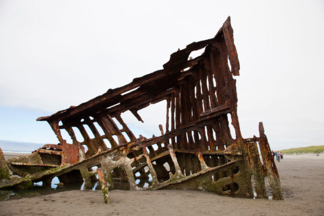 Wreck of the Peter Iredale on a beach