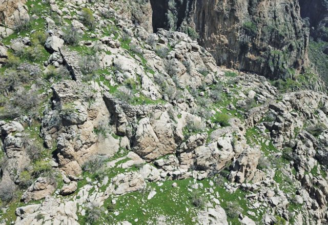 View of the upper fortifications at Rabana-Merquly