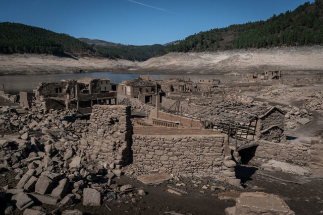 Buildings in various states of decay in Aceredo