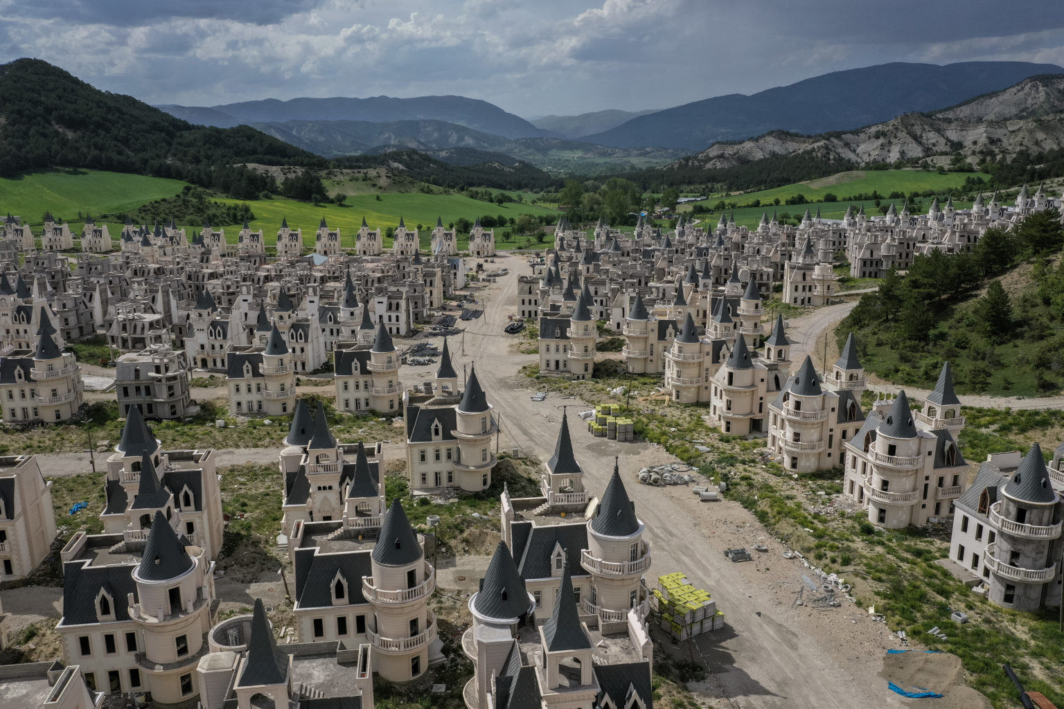 This Neighborhood of Castles in Turkey Has Turned Into a Fairytale