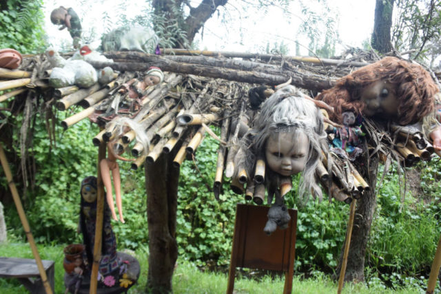Doll heads attached to the roof of a shack
