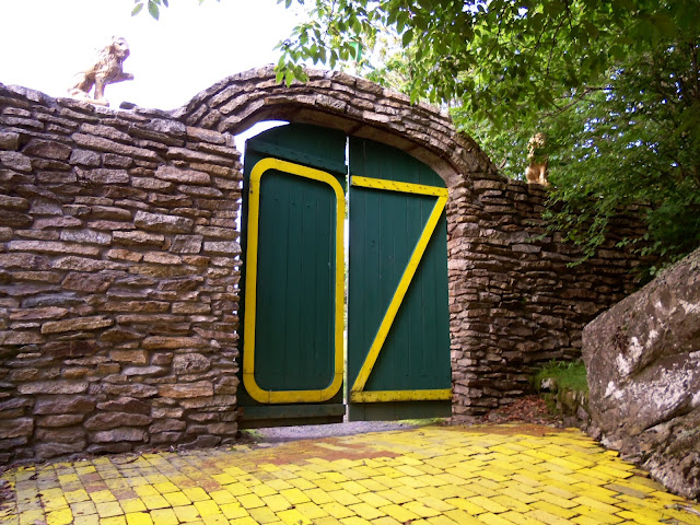 Oz front gate