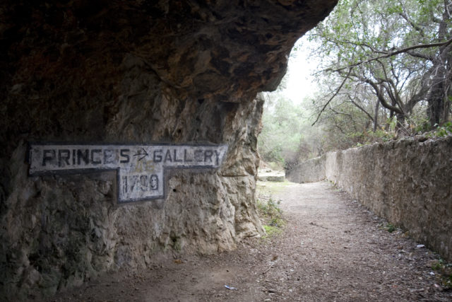 Entrance to the Prince's Gallery tunnel with a sign indicating it.