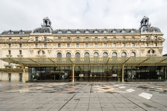 Outside entrance of Musee d'Orsay