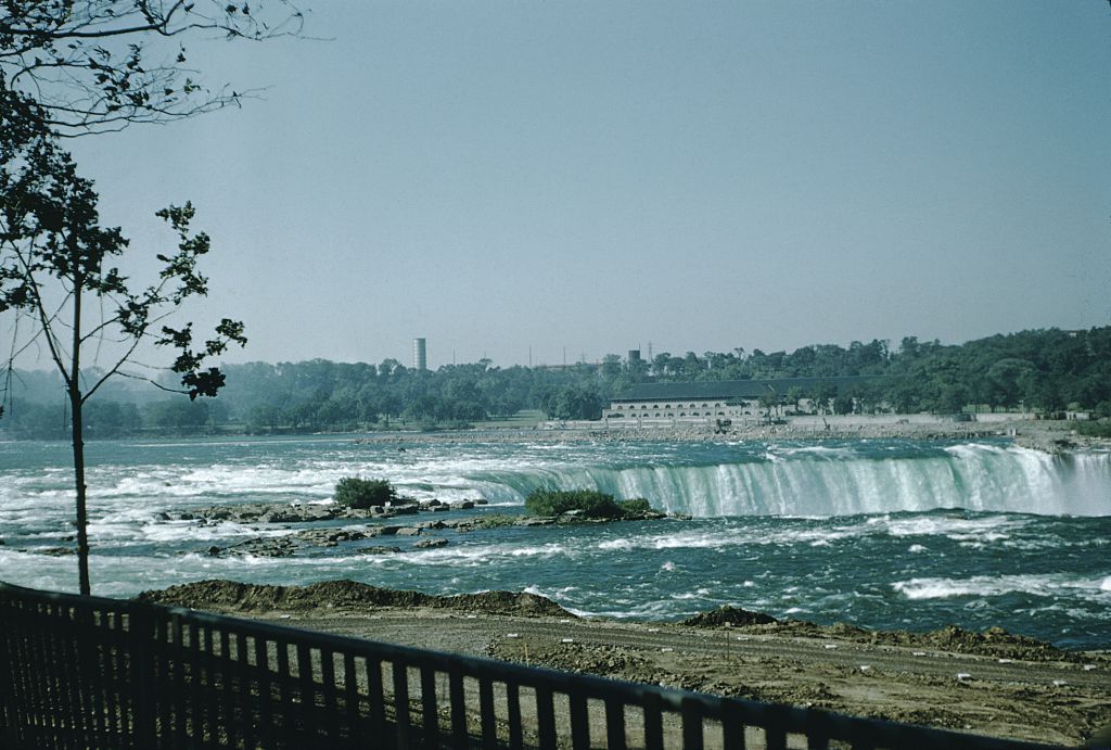 Scientists Drained Niagara Falls in 1969 and Made a Startling Discovery