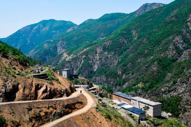 Dirt road leading to Spaç Prison