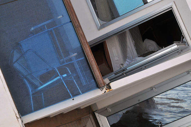 Sideways photograph of a cabin on the Costa Concordia.