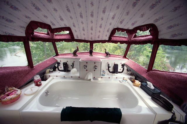 Large bathtub located in the plane cockpit. 