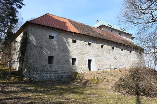 Exterior of Houska Castle.