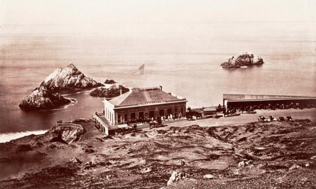 Crowd gathered outside of the Cliff House