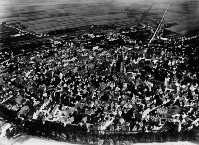 An aerial view of the walled city of Nordlingen.