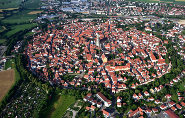 An aerial view of the city of Nordlingen.