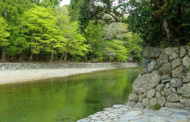 The Isuzu River flowing between two banks