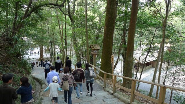 Tourists walking on stepping stones at Naiku shrine