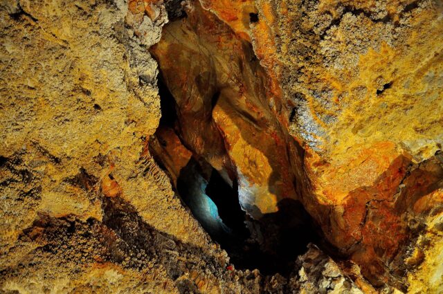 Colorful rock formations in the Grand Canyon Caverns