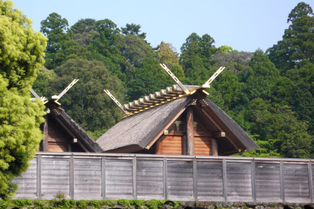 Two rooftops of sacred shrines located at Naikū. 