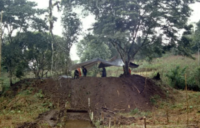 Archaeological excavation of the central platform of complex XI in Sangay.